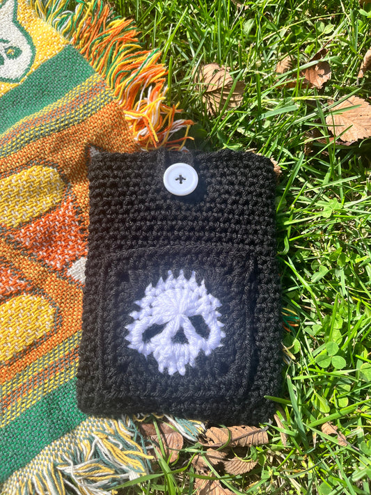*PRE-ORDER* Skull Kindle Sleeves